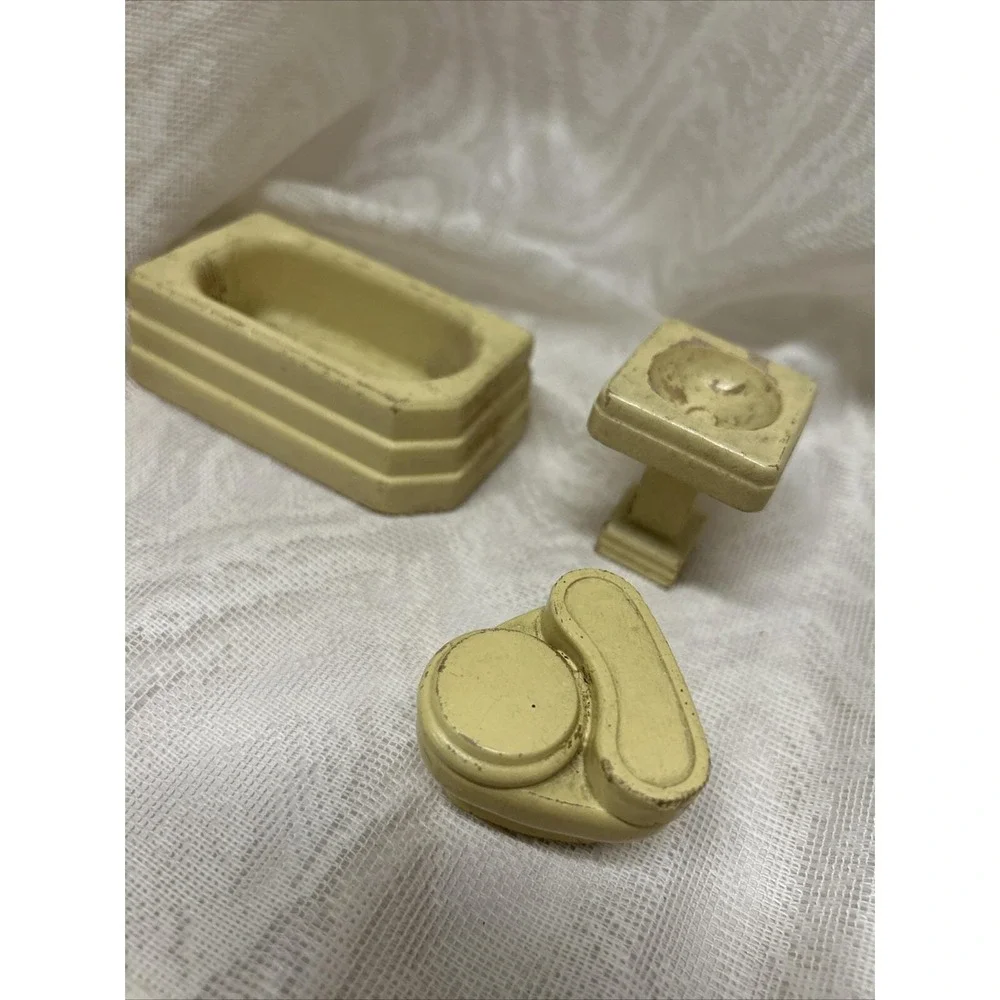 Vintage 1940s Doll House Furniture Yellow Wooden Bathtub, Sink and Toilet‎ 1:16